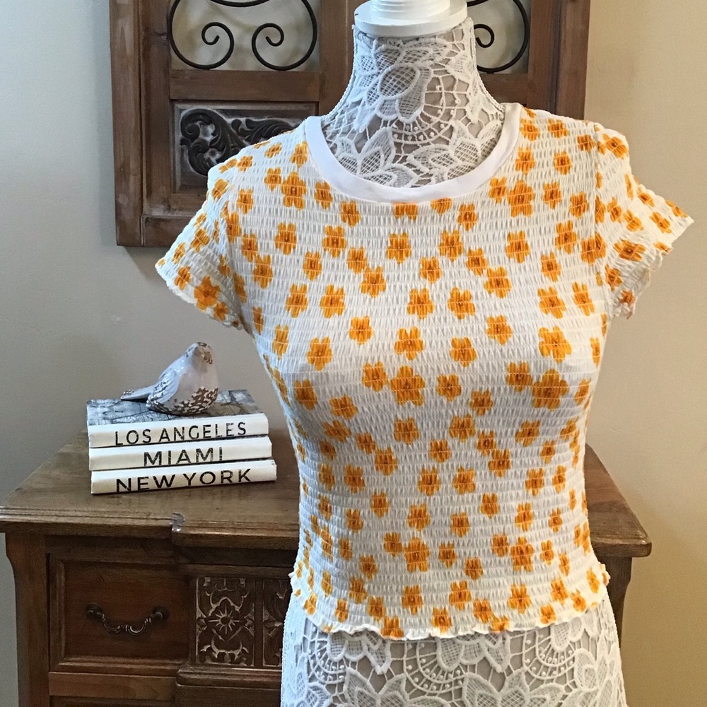 E596 EUC Forever 21 White, Orange Floral Top
